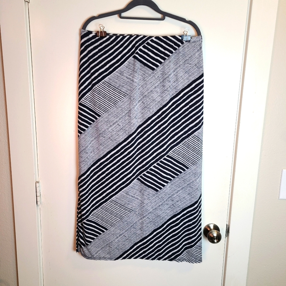 TRIBAL BRAND: Boho Black & White Pattern Maxi‎ Skirt
